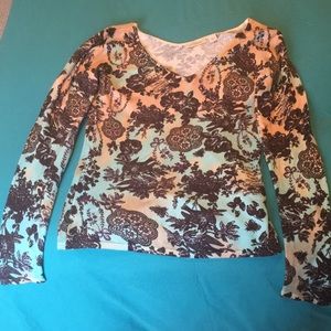 Beautiful long sleeves top with gorgeous colors